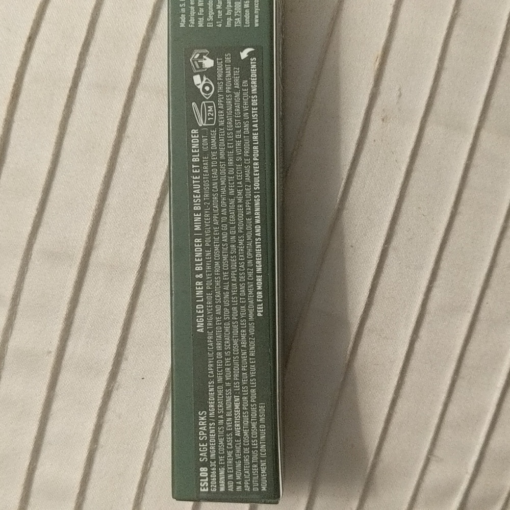 NYX Epic Smoke Liner - Picture 3 of 4